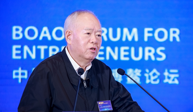 中國(guó)工程院院士，中國(guó)石油化工集團(tuán)有限公司原黨組成員、高級(jí)副總裁曹湘洪演講