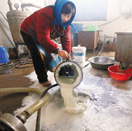 奶業(yè)困局，路在何方？