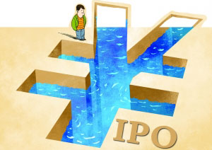 新股發(fā)行以發(fā)行人信息披露為中心，中介機(jī)構(gòu)對(duì)發(fā)行人信息披露的真實(shí)性、準(zhǔn)確性、完整性進(jìn)行把關(guān)，將證券發(fā)行人的持續(xù)盈利能力和投資價(jià)值，交由投資者和市場(chǎng)自主判斷，而監(jiān)管部門和發(fā)審委只對(duì)發(fā)行申請(qǐng)文件和信息披露內(nèi)容的合法合規(guī)性進(jìn)行審核，開啟了向注冊(cè)制的過渡。 　　武漢科技大學(xué)證券研究所所長董登新：證監(jiān)會(huì)、發(fā)審委的職責(zé)有所轉(zhuǎn)變，部分行政干預(yù)有退出跡象，而將價(jià)值判斷交由投資者和市場(chǎng)，而這正是注冊(cè)制的基本精神和核心內(nèi)容之一。