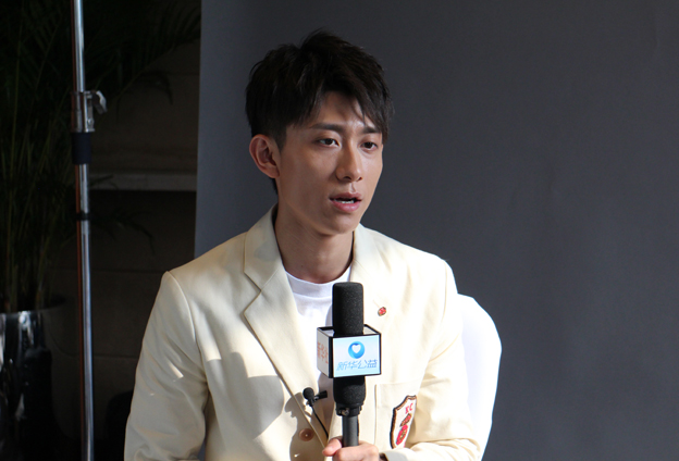 國有棟梁，大愛無疆；爾如嫩草，小愛芬芳。