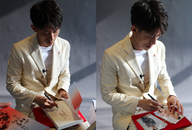 一個人最重要的素質(zhì)其實就是認(rèn)清自己，不管多么的成功，不要忘記自己的初心，這是最重要的。