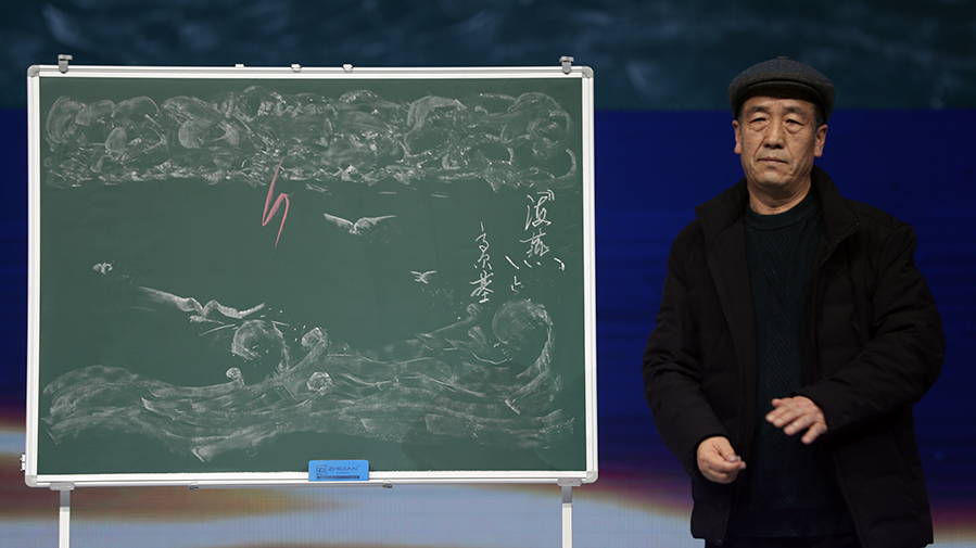 &ldquo;粉筆畫老師&rdquo;張舉文現(xiàn)場(chǎng)作畫