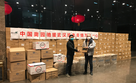 1月23日-2月1日，將40萬(wàn)只救命口罩送抵武漢一線