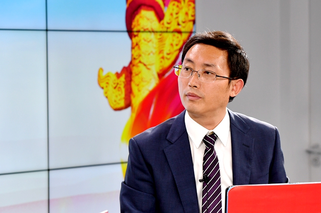 繼往是為了開來，那么開什么來？我們的未來是什么？我們現(xiàn)在站在什么歷史方位上？往哪里去走？