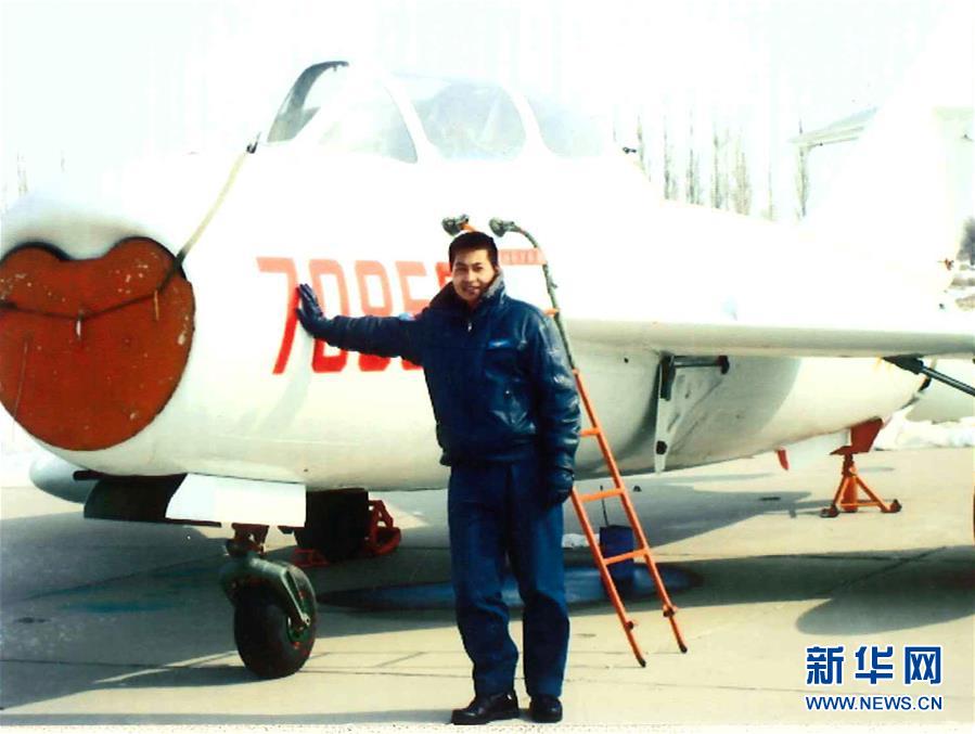 （建軍90周年&middot;英雄&middot;圖文互動(dòng)）（3）聽(tīng)，渤海灣有風(fēng)吹過(guò)來(lái)&mdash;&mdash;追記海軍某艦載航空兵部隊(duì)一級(jí)飛行員張超