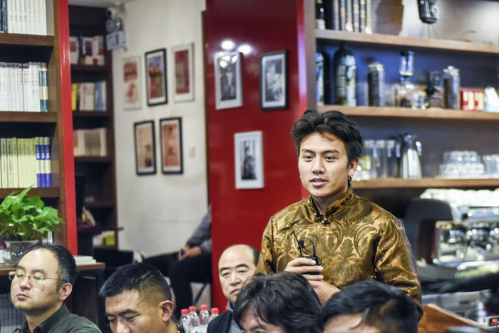 安久家族老八：我們的家族一直在做技藝的傳承，這是我們的使命，我們應(yīng)該承擔(dān)起來。希望能用我學(xué)到的知識，把我們家族的技藝推廣到更廣大的市場。