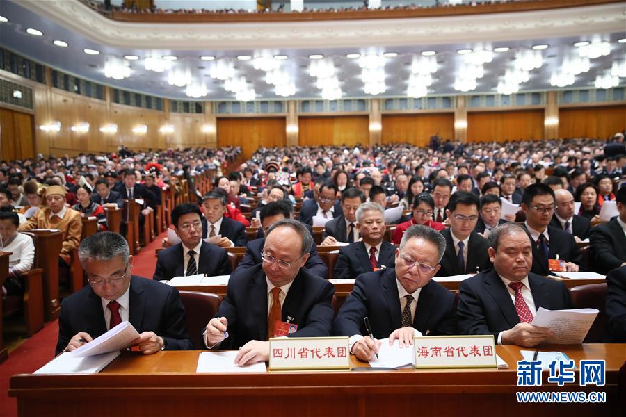 （兩會(huì)&middot;人大開(kāi)幕）（3）共聚一堂