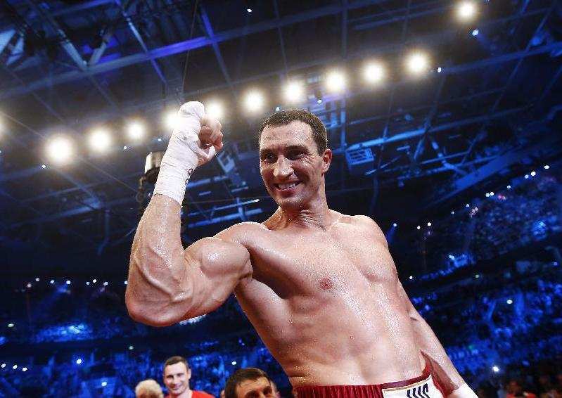 一周體育最酷時刻：&ldquo;事故現(xiàn)場&rdquo;&ldquo;皇帝稱臣&rdquo;