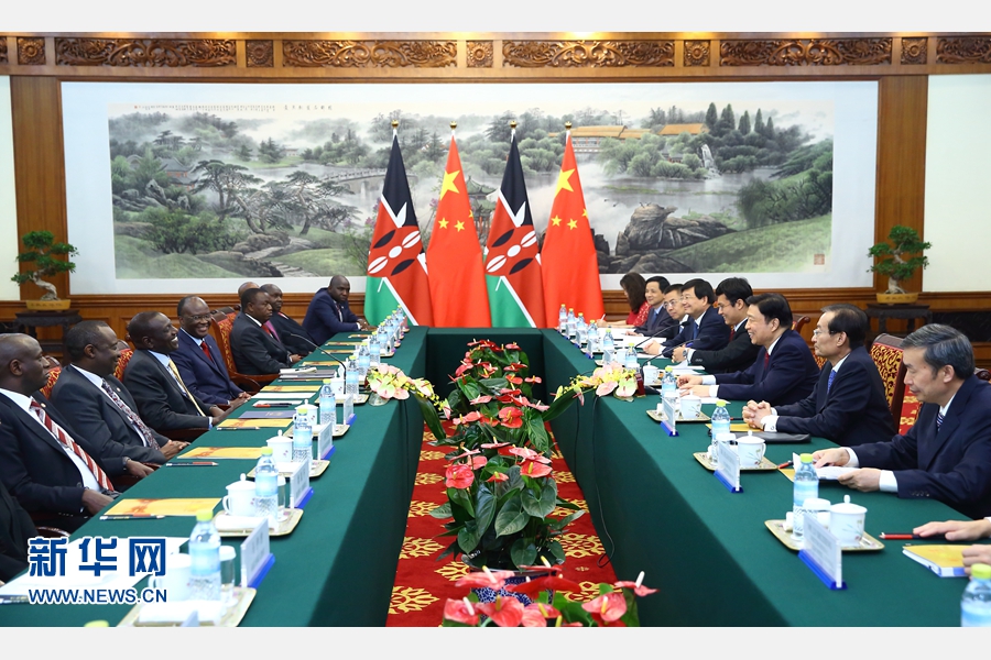 7月6日，國家副主席李源潮在北京會(huì)見來華出席生態(tài)文明貴陽國際論壇2016年年會(huì)的肯尼亞副總統(tǒng)魯托。 新華社記者 丁海濤 攝