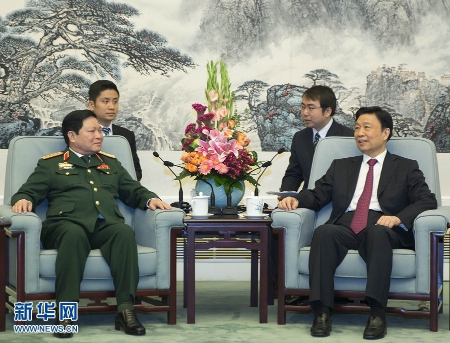 8月29日，中共中央政治局委員、國(guó)家副主席李源潮在北京會(huì)見越南共產(chǎn)黨中央政治局委員、國(guó)防部長(zhǎng)吳春歷。 新華社記者丁林?jǐn)z