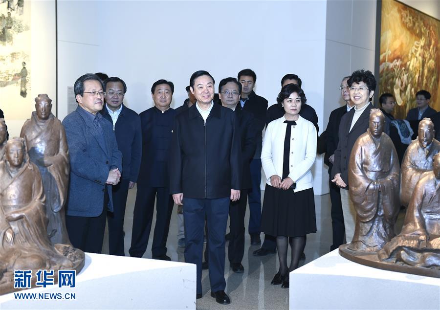 12月6日，中共中央政治局委員、中央書記處書記、中宣部部長(zhǎng)劉奇葆在北京參觀中華文明歷史題材美術(shù)創(chuàng)作工程入選作品展覽。 新華社記者張領(lǐng)攝
