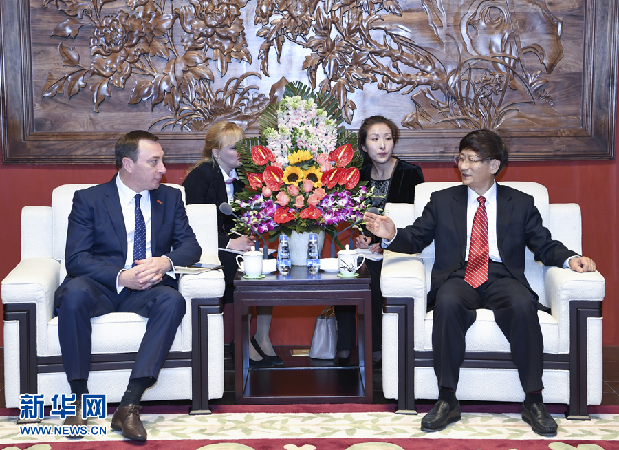 4月10日，中共中央政治局委員、中央政法委書記、中白政府間合作委員會中方主席孟建柱在北京會見白俄羅斯總統(tǒng)辦公廳副主任、中白政府間合作委員會白方主席斯諾普科夫。新華社記者 張領(lǐng) 攝