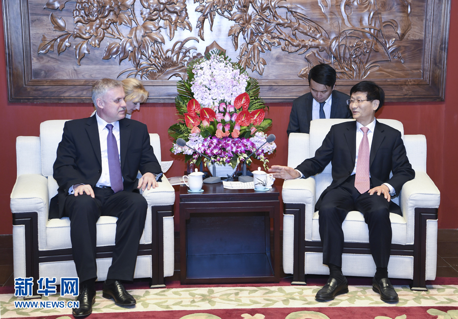 4月26日，中共中央政治局委員、中央政法委書記孟建柱在北京會(huì)見白俄羅斯安全會(huì)議國務(wù)秘書扎西。 新華社記者 張領(lǐng) 攝