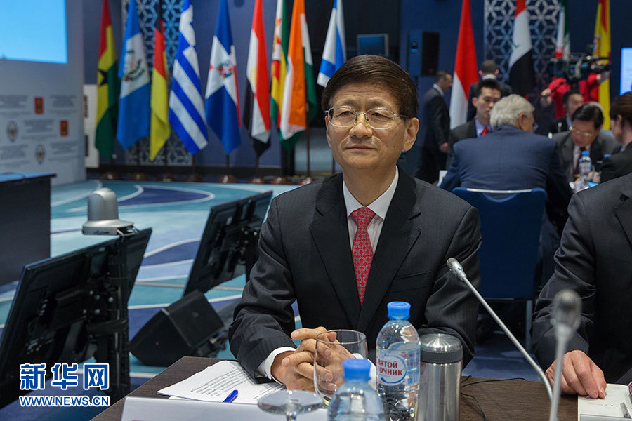 5月24日，在俄羅斯扎維多沃，中共中央政治局委員、中央政法委書記孟建柱出席國際安全事務高級代表會議。 5月24日，中共中央政治局委員、中央政法委書記孟建柱在俄羅斯出席國際安全事務高級代表會議，就加強國際執(zhí)法安全合作、防范打擊恐怖主義作主旨發(fā)言。來自95個國家和國際組織的代表參加會議。新華社記者白雪騏攝