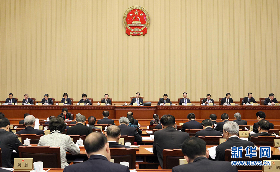 12月23日，十二屆全國(guó)人大常委會(huì)第三十一次會(huì)議在北京人民大會(huì)堂舉行第二次全體會(huì)議。張德江委員長(zhǎng)出席。 新華社記者劉衛(wèi)兵攝