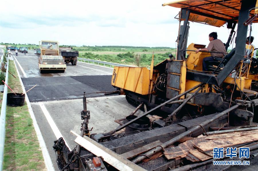 （新華全媒頭條&middot;潮起海之南&middot;圖文互動）（3）春潮拍岸千帆進(jìn)&mdash;&mdash;海南特區(qū)改革開放30年紀(jì)實(shí)
