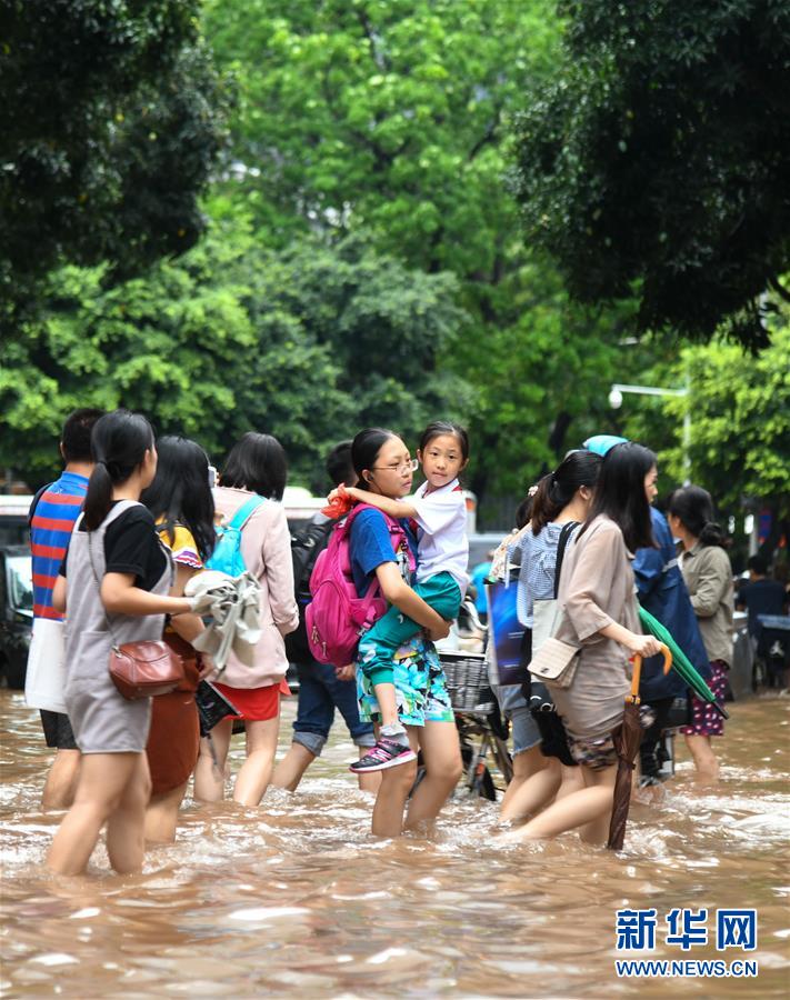 （環(huán)境）（2）臺(tái)風(fēng)&ldquo;艾云尼&rdquo;攜雨襲廣州