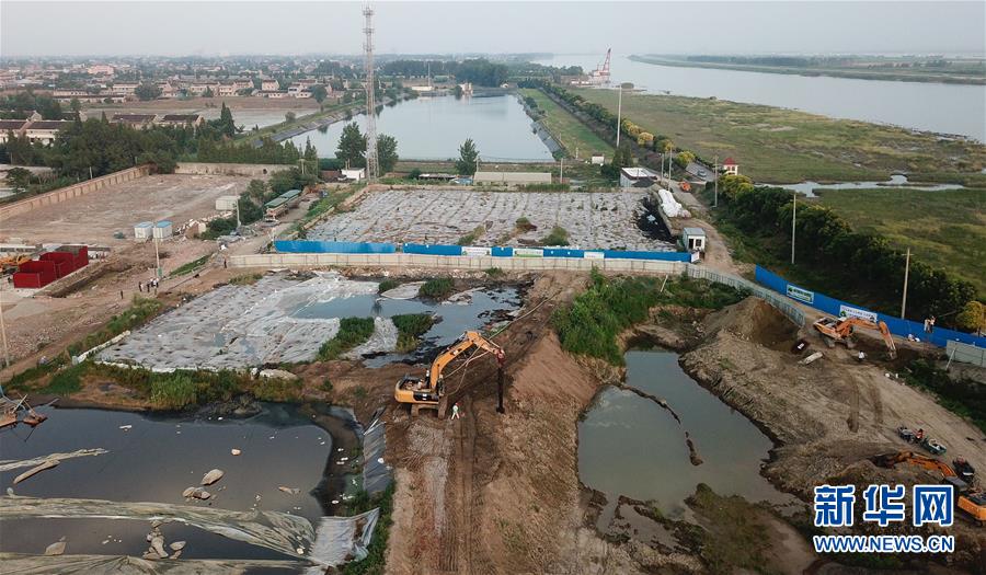 （新華視點&middot;圖文互動）（2）中央督察兩年有的絲毫未改，有的不減反增&mdash;&mdash;江蘇泰興數(shù)萬噸化工廢料和污泥堆放長江邊調(diào)查