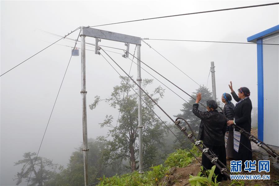 （圖文互動）（4）特寫：&ldquo;八一&rdquo;禮物，飛向云端哨所
