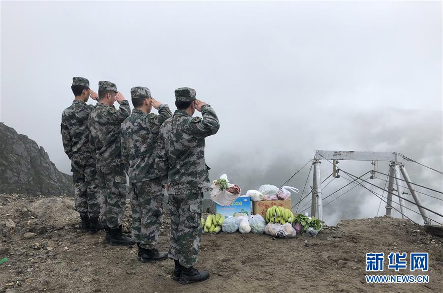 （圖文互動）（9）特寫：&ldquo;八一&rdquo;禮物，飛向云端哨所