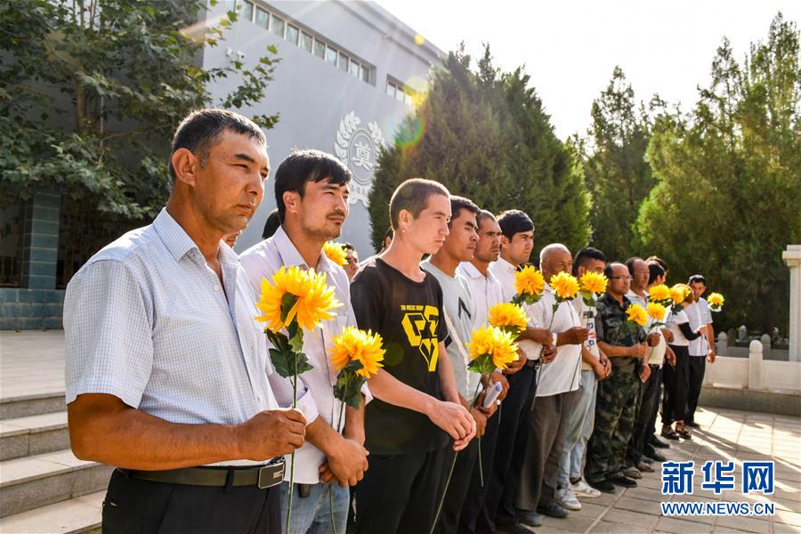 （新華全媒頭條&middot;誠信建設(shè)萬里行&middot;圖文互動）（4）一諾動昆侖&mdash;&mdash;父子半世紀接力為英雄守靈