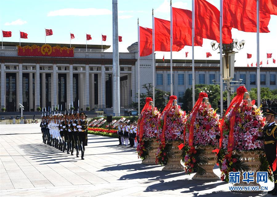 （新華全媒頭條&middot;圖文互動(dòng)）（3）致敬英烈 捍衛(wèi)榮光&mdash;&mdash;寫在英雄烈士保護(hù)法實(shí)施后首個(gè)烈士紀(jì)念日