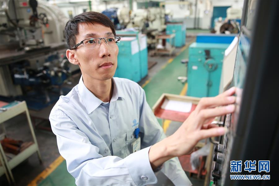 （圖文互動）（3）他用匠心守護(hù)飛機(jī)心臟&mdash;&mdash;記中國航發(fā)沈陽黎明航空發(fā)動機(jī)有限責(zé)任公司一線工人洪家光