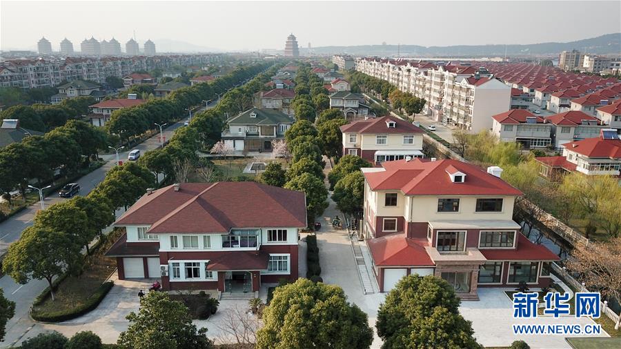 （慶祝改革開放40周年基層行&middot;村莊篇&middot;圖文互動(dòng)）（3）&ldquo;第一村&rdquo;華西：住房、樓宇刻畫發(fā)展&ldquo;年輪&rdquo;