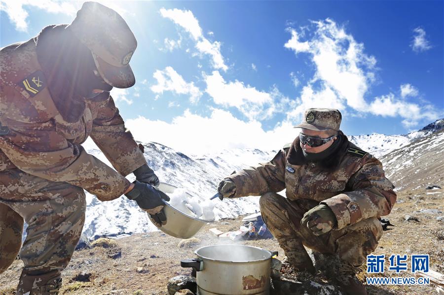 （向奉獻者致敬&middot;圖文互動）（5）情注一纜通滇藏&mdash;&mdash;記某信息通信基地四營五連連長翁春芳