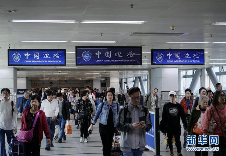 （圖文互動）（4）四十年、一扇窗&mdash;&mdash;兩地值守者眼中的羅湖橋