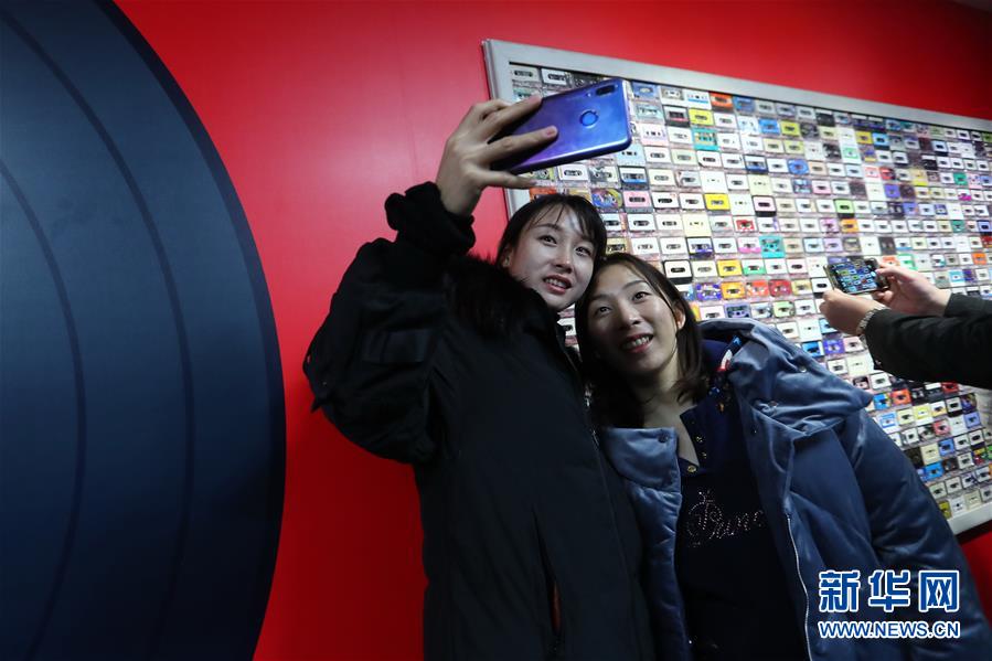 （社會）（1）&ldquo;偉大的變革&mdash;&mdash;慶祝改革開放40周年大型展覽&rdquo;單日參觀人數(shù)再超5萬