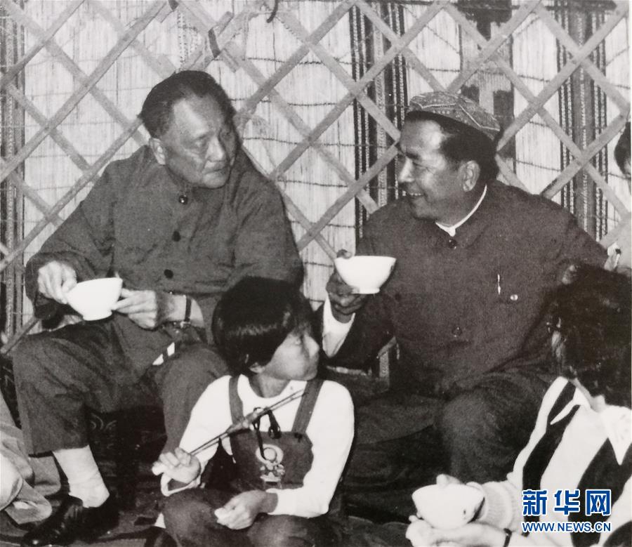 （時(shí)政）（2）鐵木爾&middot;達(dá)瓦買提同志生平照片