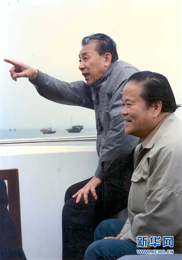 （改革先鋒風(fēng)采&middot;圖文互動）（2）袁庚：改革開放試驗(yàn)田&ldquo;蛇口模式&rdquo;的探索創(chuàng)立者