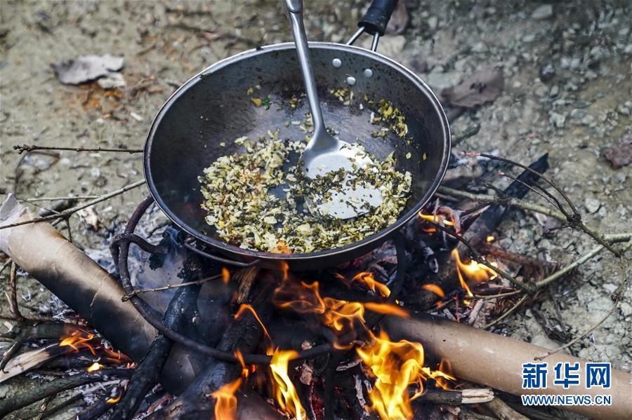 （新春走基層）（19）重慶黔江：土家三老漢 一臺(tái)&ldquo;扶貧戲&rdquo;