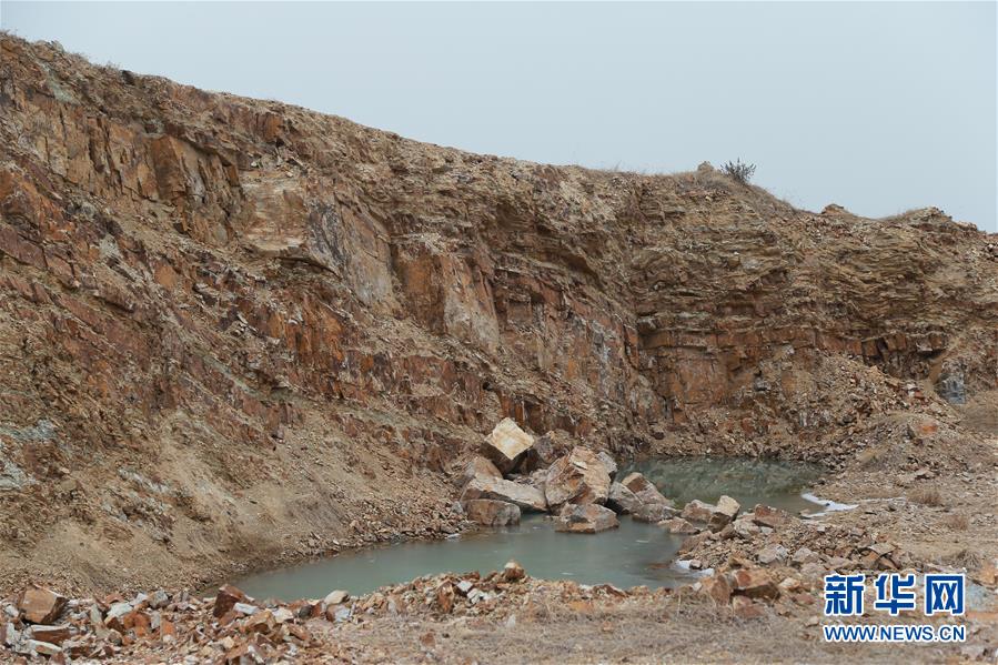 （新華視點(diǎn)&middot;圖文互動(dòng)）（1）挖掘作業(yè)距漢墓中心僅20米，村民住房出現(xiàn)裂縫&hellip;&hellip;&ldquo;造地&rdquo;如何變挖山？