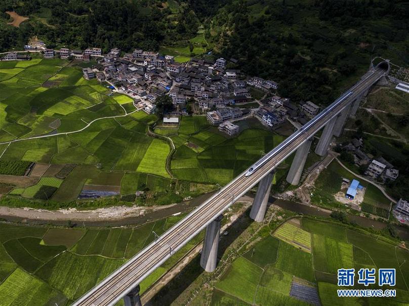 （新華全媒頭條&middot;圖文互動(dòng)）（3）山鄉(xiāng)巨變&mdash;&mdash;來(lái)自貴州扶貧一線的報(bào)告