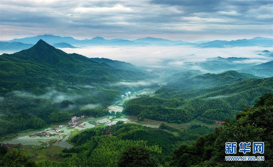 （兩會(huì)前夕看落實(shí)&middot;圖文互動(dòng)）（4）奮力脫貧攻堅(jiān) 生態(tài)追&ldquo;清&rdquo;逐&ldquo;綠&rdquo;&mdash;&mdash;江西落實(shí)習(xí)近平總書記全國兩會(huì)重要講話精神紀(jì)實(shí)