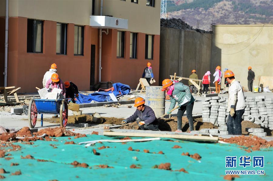 （在習(xí)近平新時代中國特色社會主義思想指引下&mdash;&mdash;新時代新作為新篇章&middot;圖文互動）（2）高原春來早 云嶺開新篇 