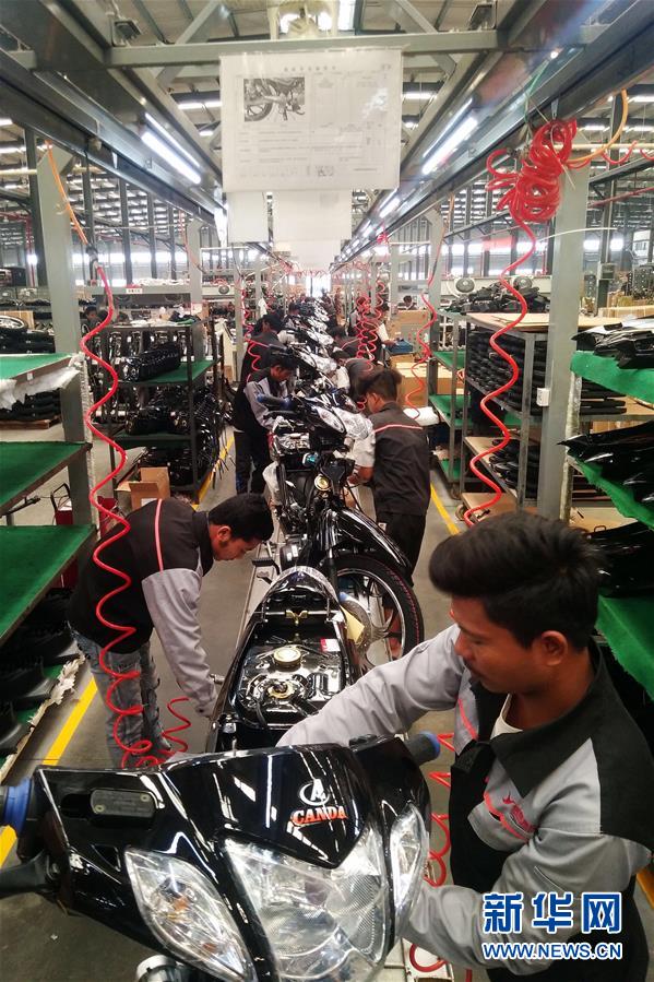 （在習(xí)近平新時代中國特色社會主義思想指引下&mdash;&mdash;新時代新作為新篇章&middot;圖文互動）（8）高原春來早 云嶺開新篇 