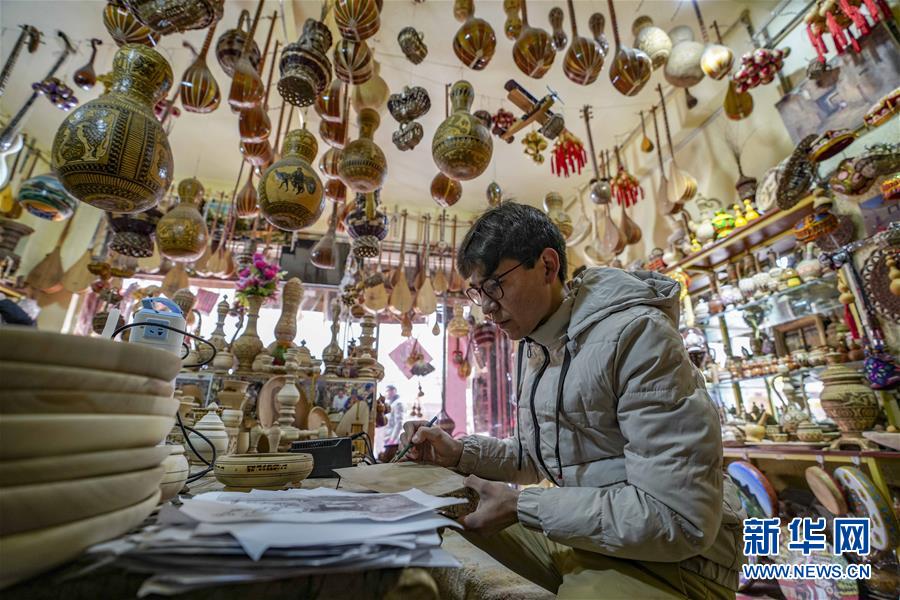 （兩會前夕看落實&middot;圖文互動）（2）牢記囑托增進民族團結(jié) 凝心聚力建設美麗新疆&mdash;&mdash;新疆落實習近平總書記全國兩會重要講話精神紀實