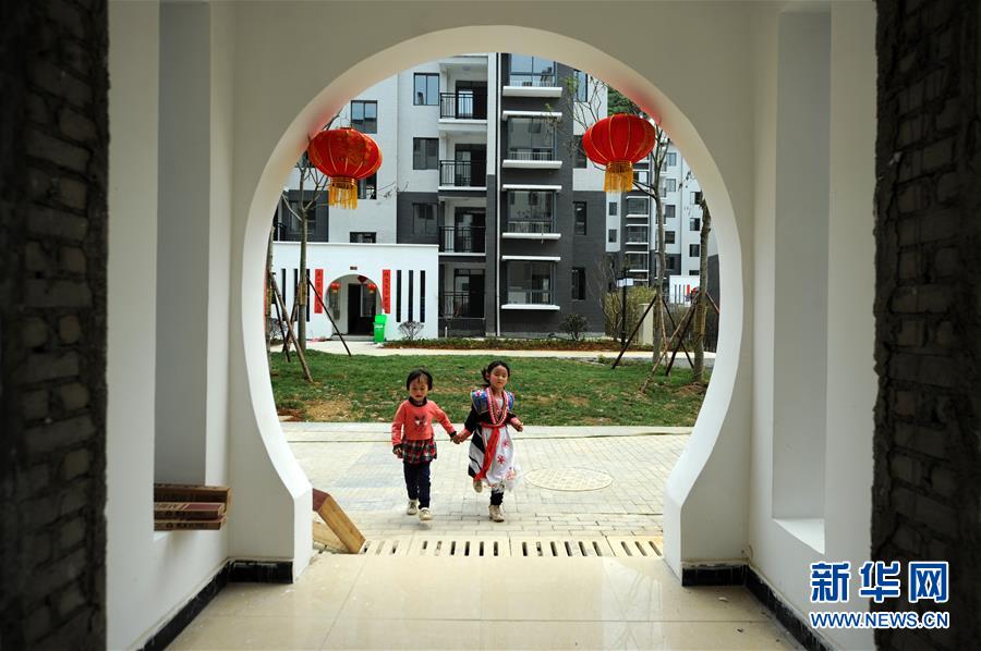 （在習(xí)近平新時(shí)代中國(guó)特色社會(huì)主義思想指引下&mdash;&mdash;新時(shí)代新作為新篇章&middot;圖文互動(dòng)）（1）&ldquo;搬遷到哪里，服務(wù)就延伸到哪里&rdquo;&mdash;&mdash;貴州推進(jìn)易地扶貧搬遷&ldquo;后半篇文章&rdquo; 