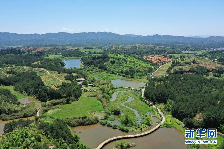 (壯麗70年&middot;奮斗新時代&middot;圖文互動）（2）福建長?。簱Q顏&ldquo;山光水濁&rdquo; 永駐綠水青山