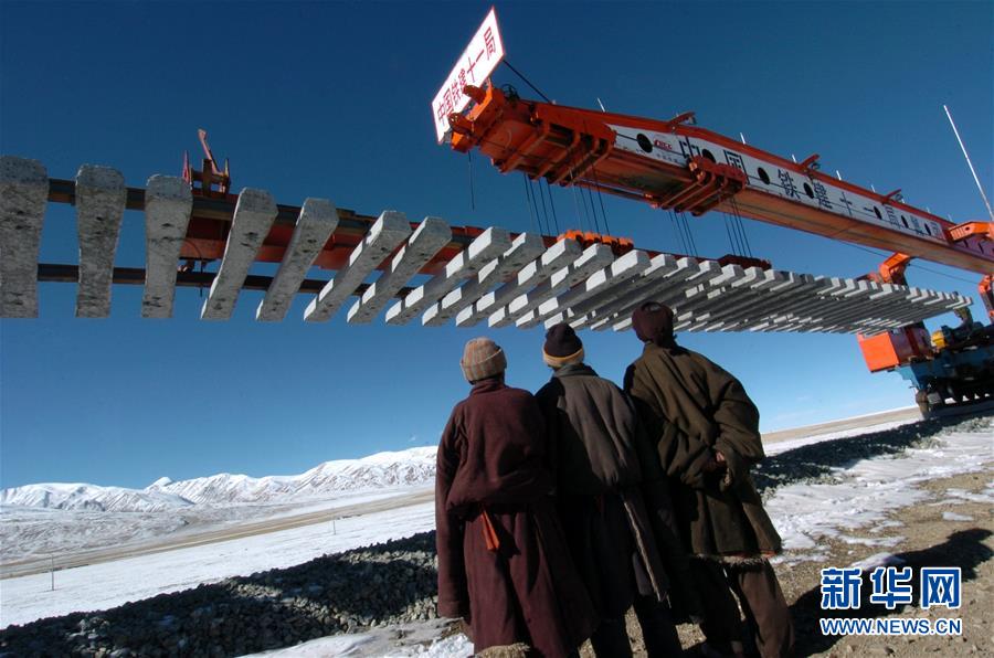 （新華全媒頭條&middot;壯麗70年&middot;奮斗新時(shí)代&middot;圖文互動(dòng)）（17）開拓雪域高原的夢想之路&mdash;&mdash;來自青藏鐵路的蹲點(diǎn)報(bào)告