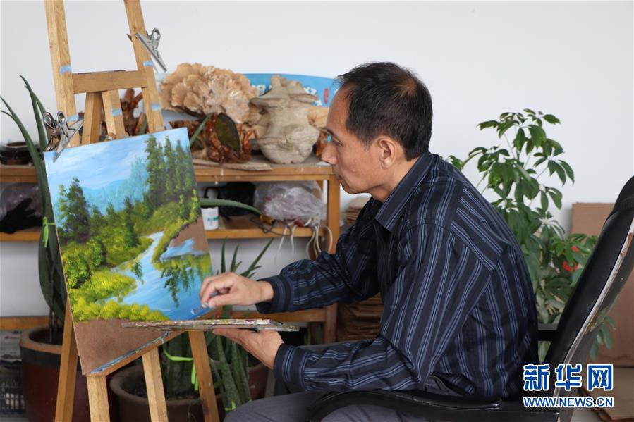 （脫貧攻堅&middot;圖文互動）（2）樺樹皮&ldquo;畫&rdquo;出脫貧致富圖