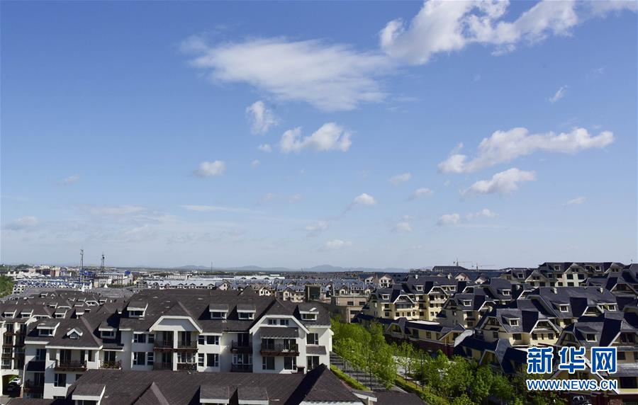 （在習近平新時代中國特色社會主義思想指引下&mdash;&mdash;新時代新作為新篇章&middot;圖文互動）（1）在這里，遇見&ldquo;詩和遠方&rdquo;&mdash;&mdash;長白山下&ldquo;第一鎮(zhèn)&rdquo;的全域旅游實踐