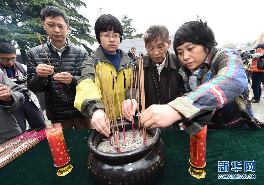 （新華全媒頭條&middot;圖文互動）（8）不忘初心使命 永立時(shí)代潮頭&mdash;&mdash;寫在中國共產(chǎn)黨成立98周年之際