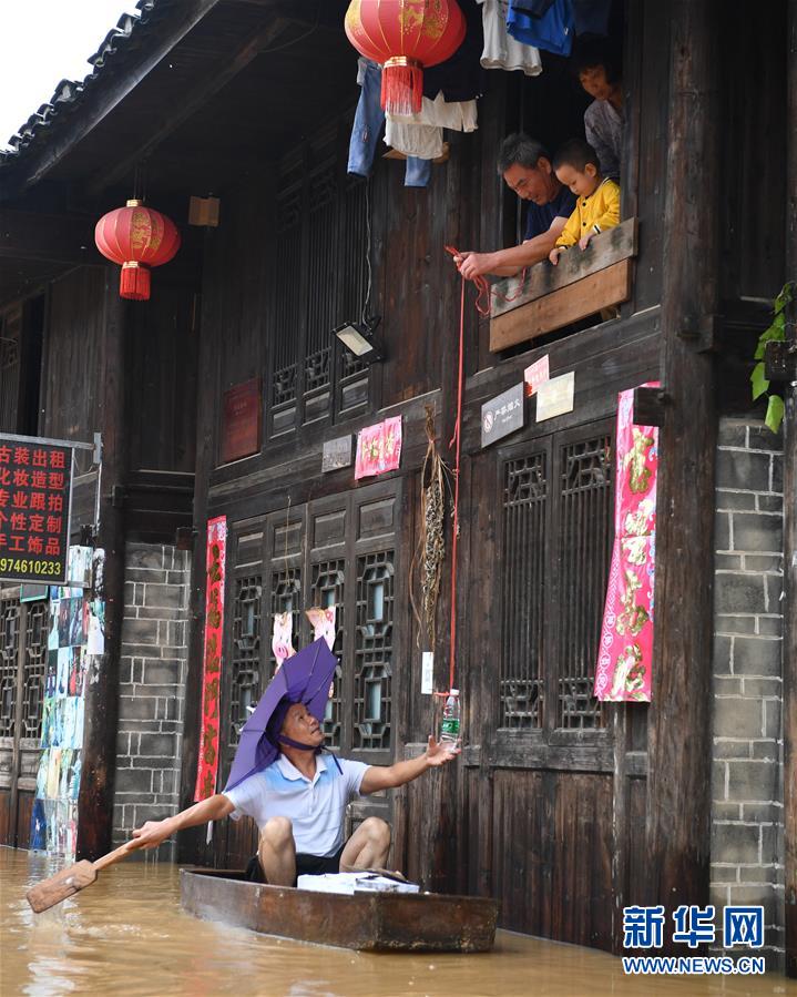 （抗洪搶險&middot;圖文互動）（5）洪水來時，那暖心的民間救援