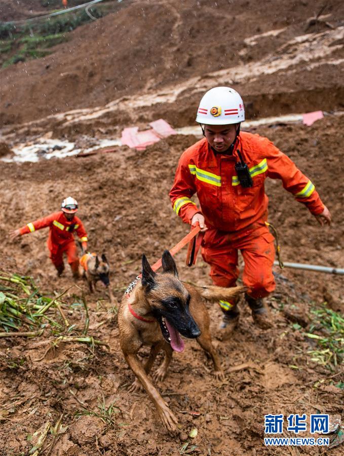 （新華全媒頭條&middot;圖文互動(dòng)）（4）有一絲希望，就盡百倍努力&mdash;&mdash;貴州水城&ldquo;7&middot;23&rdquo;特大山體滑坡72小時(shí)救援紀(jì)實(shí)