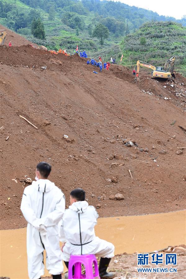 （新華全媒頭條&middot;圖文互動(dòng)）（9）有一絲希望，就盡百倍努力&mdash;&mdash;貴州水城&ldquo;7&middot;23&rdquo;特大山體滑坡72小時(shí)救援紀(jì)實(shí)