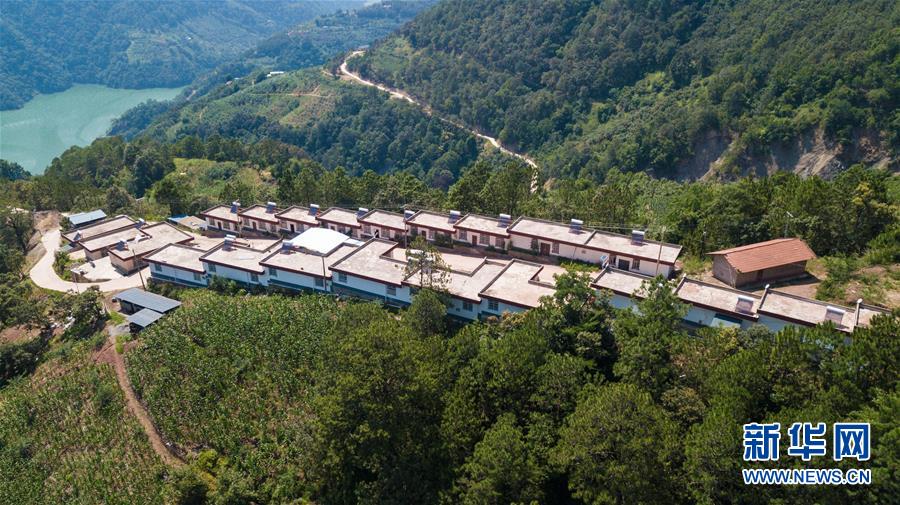 （在習近平新時代中國特色社會主義思想指引下&mdash;&mdash;新時代新作為新篇章&middot;總書記關(guān)心的百姓身邊事&middot;圖文互動）（1）&ldquo;四好農(nóng)村路&rdquo;：通向幸福，通向遠方